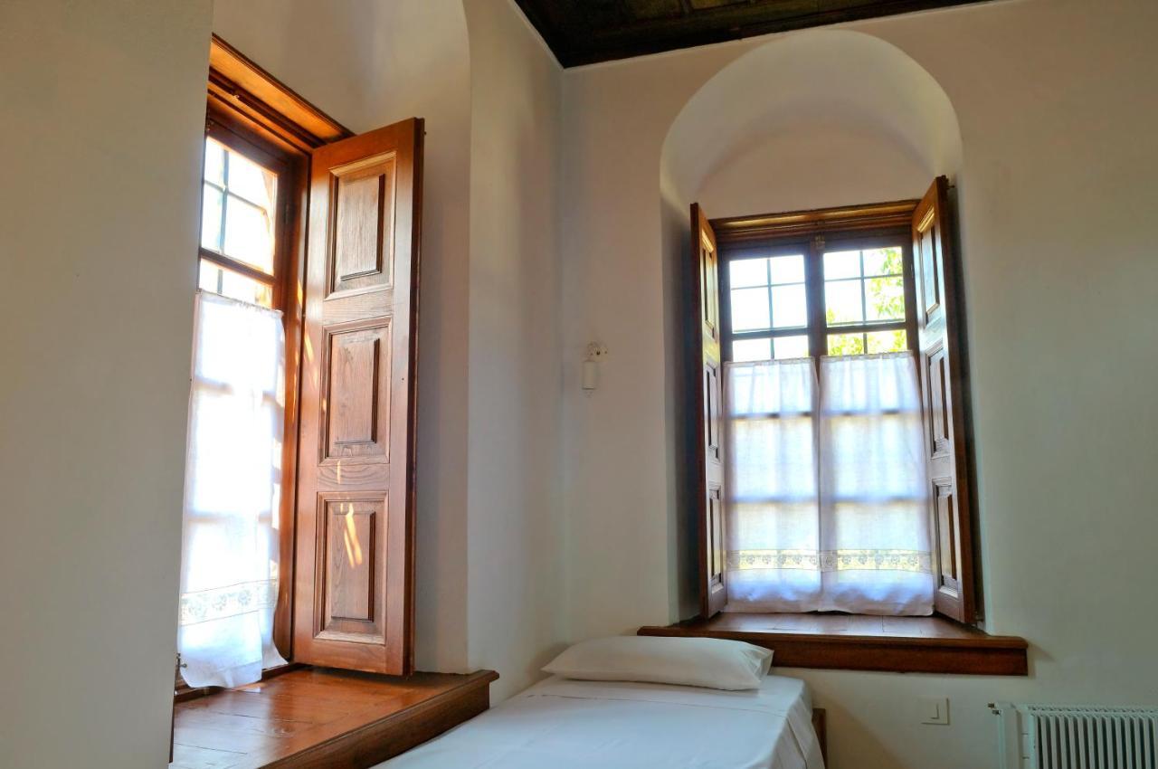 Alatinos Hotel Pinakátai Buitenkant foto