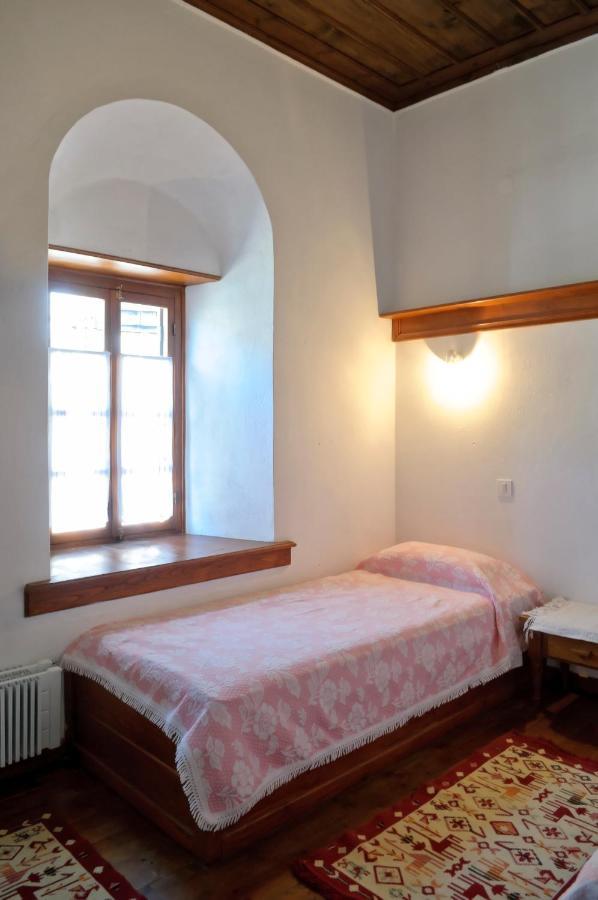 Alatinos Hotel Pinakátai Buitenkant foto
