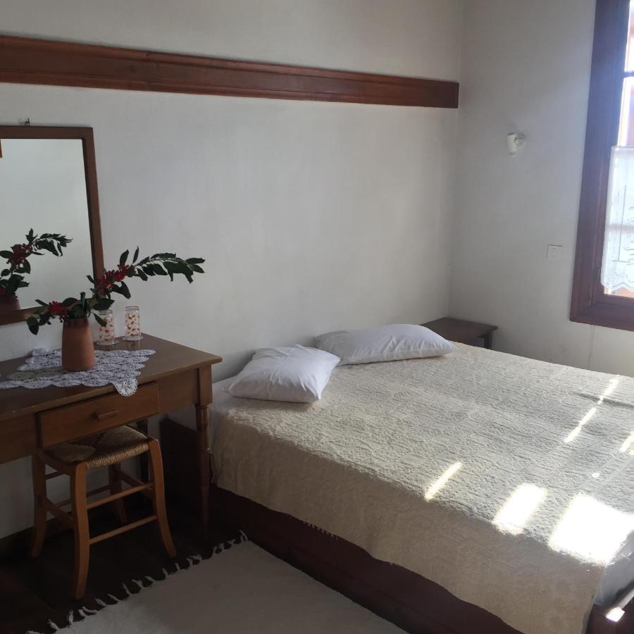 Alatinos Hotel Pinakátai Buitenkant foto