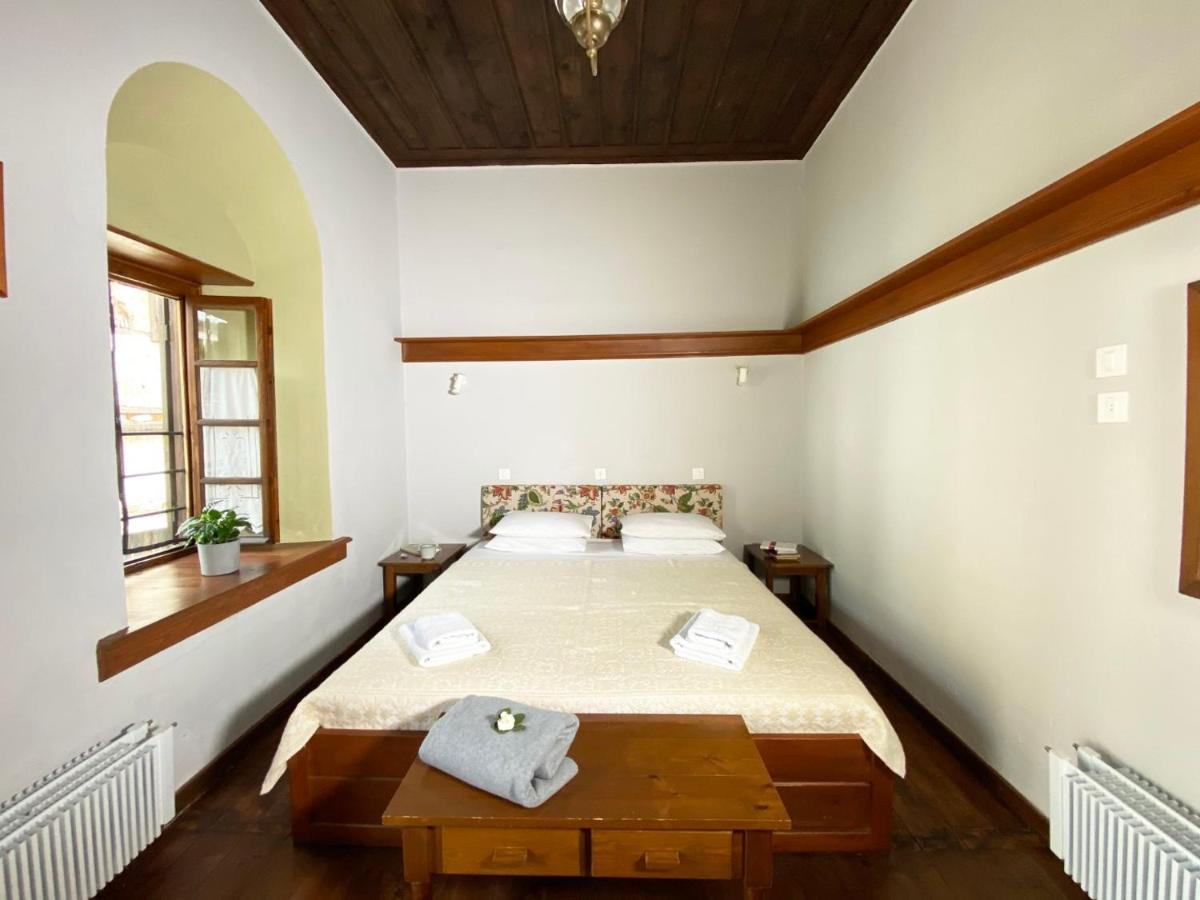 Alatinos Hotel Pinakátai Buitenkant foto