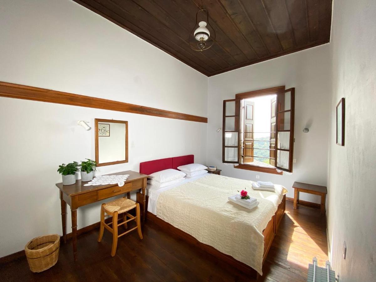 Alatinos Hotel Pinakátai Buitenkant foto