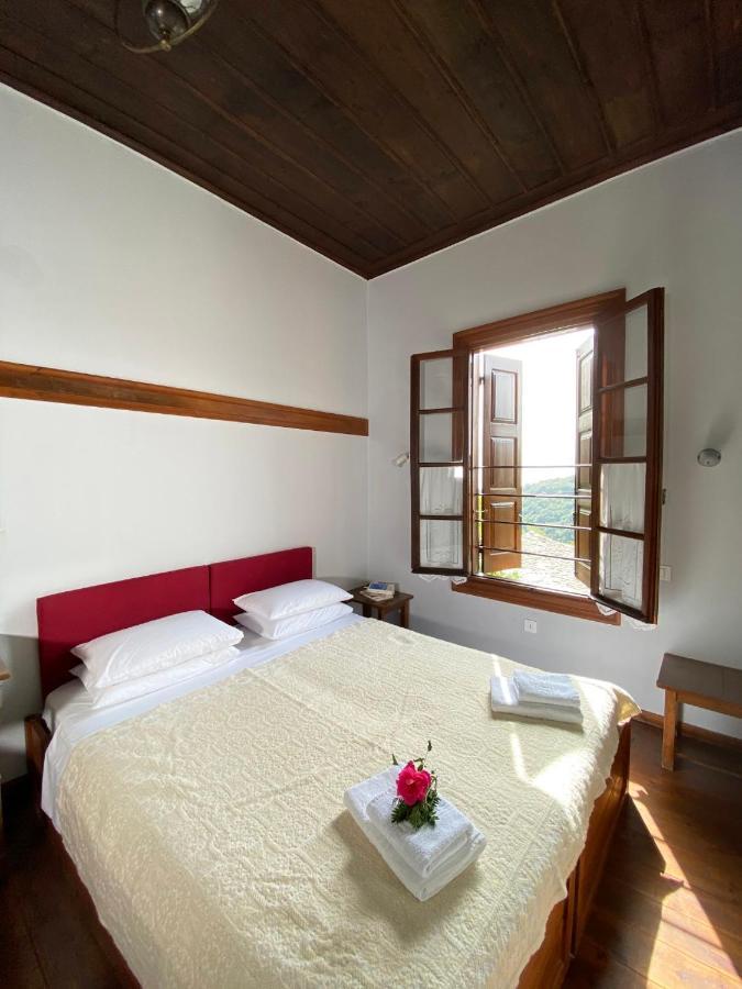Alatinos Hotel Pinakátai Buitenkant foto