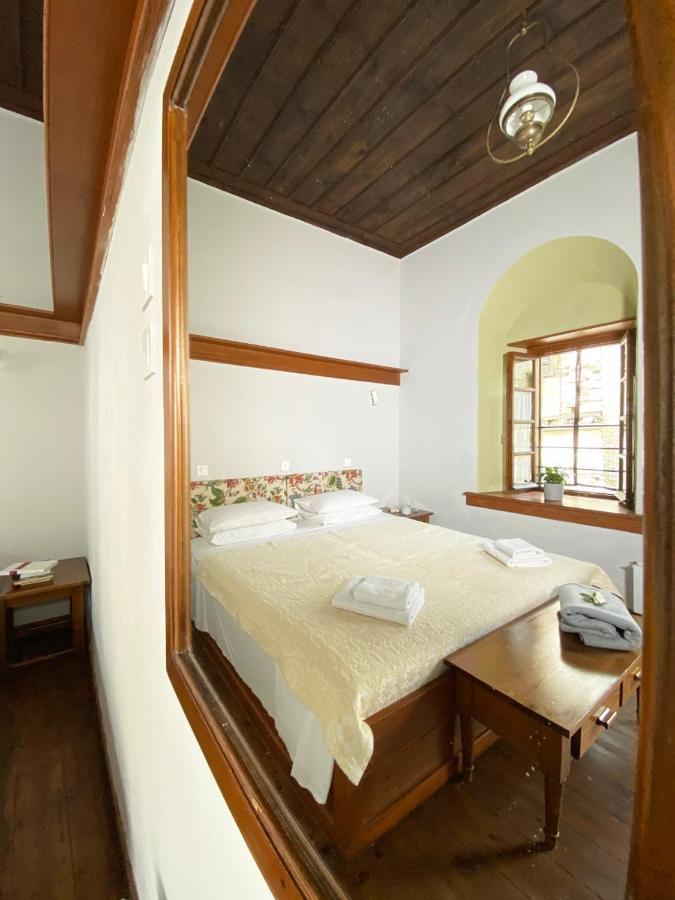 Alatinos Hotel Pinakátai Buitenkant foto