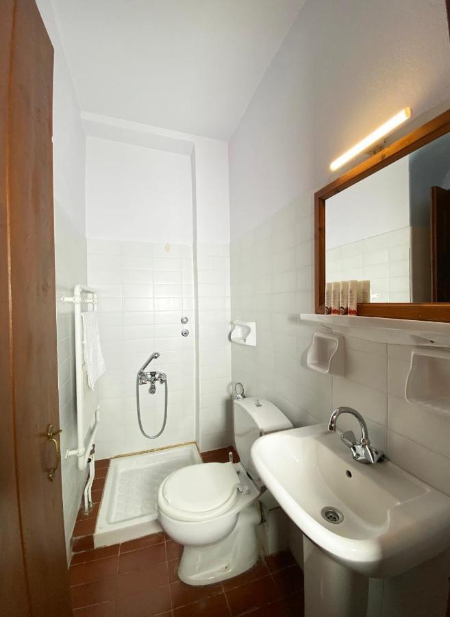 Alatinos Hotel Pinakátai Buitenkant foto