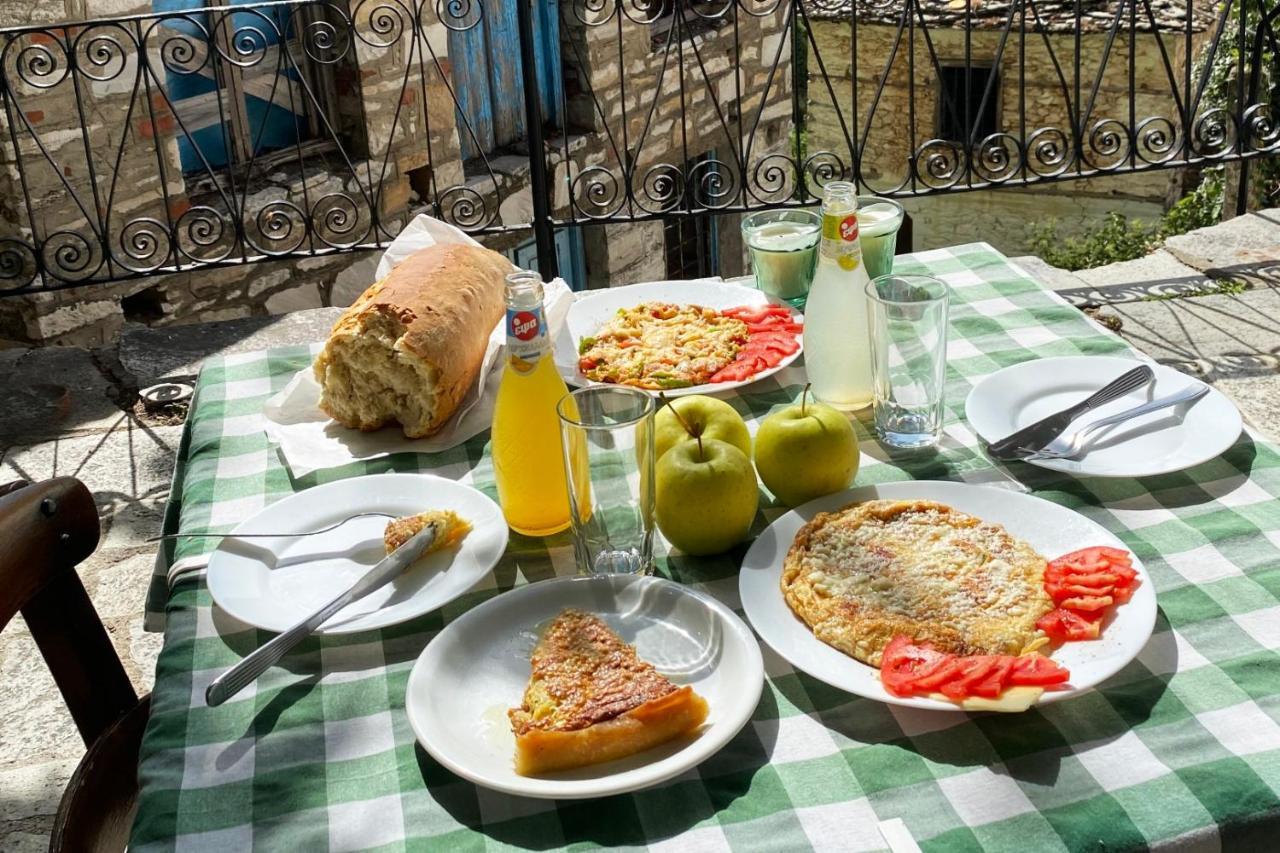 Alatinos Hotel Pinakátai Buitenkant foto