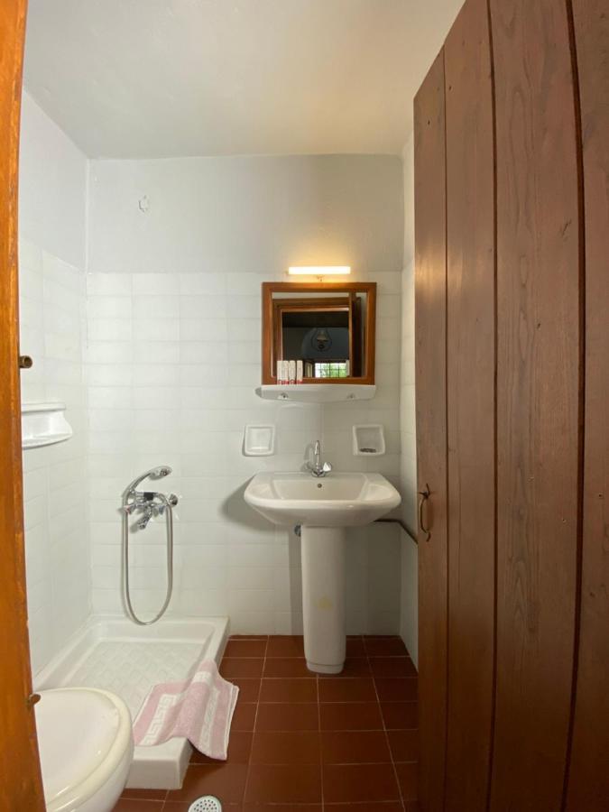 Alatinos Hotel Pinakátai Buitenkant foto