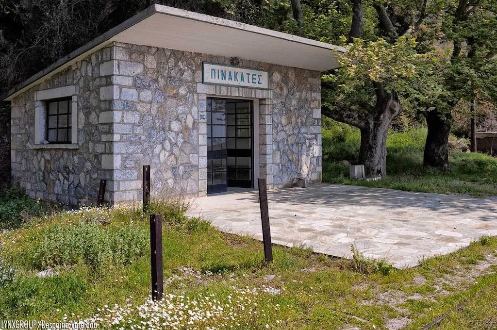 Alatinos Hotel Pinakátai Buitenkant foto